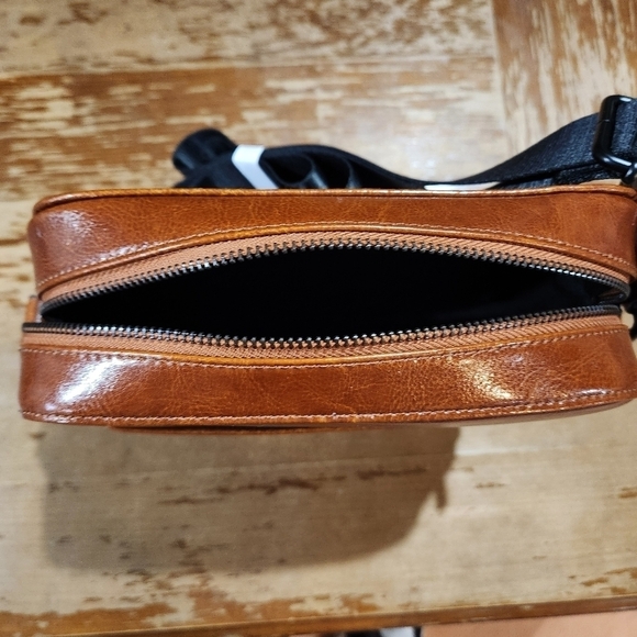 Herbalife Nutrition Top Zip Closure With Front Pocket Crossbody Bag NWT - Picture 10 of 14